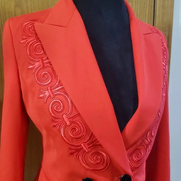 Vintage Escada red embroidered short length wool blazer - Picture 2 of 7